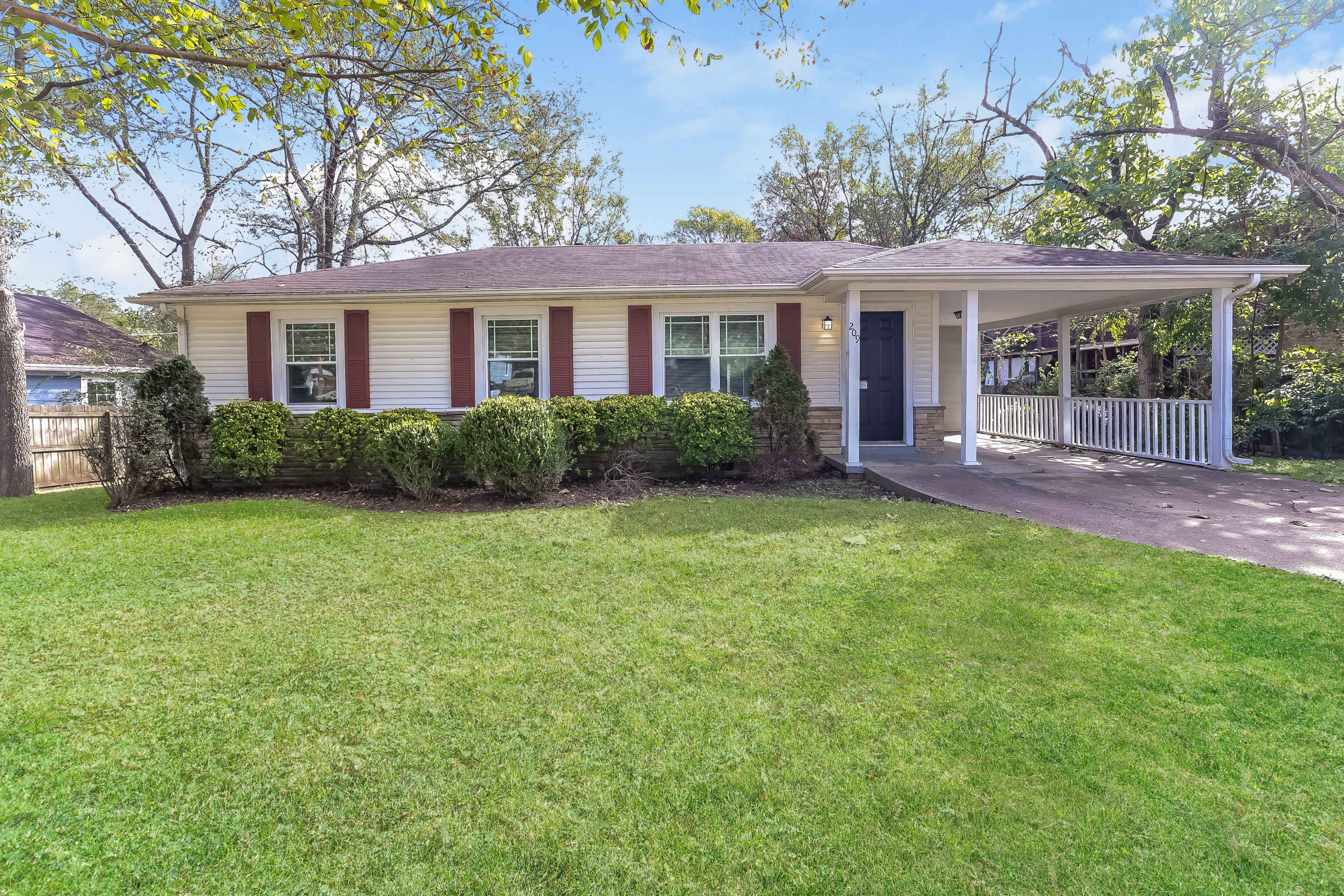 209 W. Bledsoe Gallatin, TN 37066